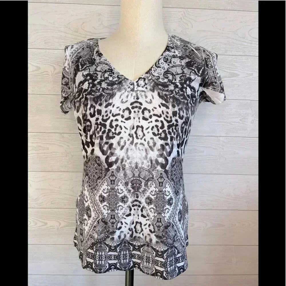 Apt 9 black & white abstract print embellished short sleeve top Size Small